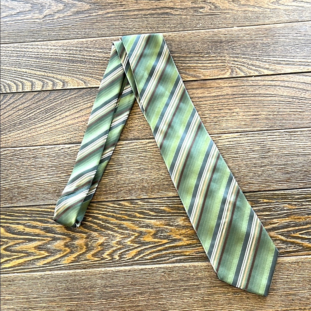 Van Heusen Green and Brown Striped Silk Tie Mens 100% Silk‎ Stain Resistant